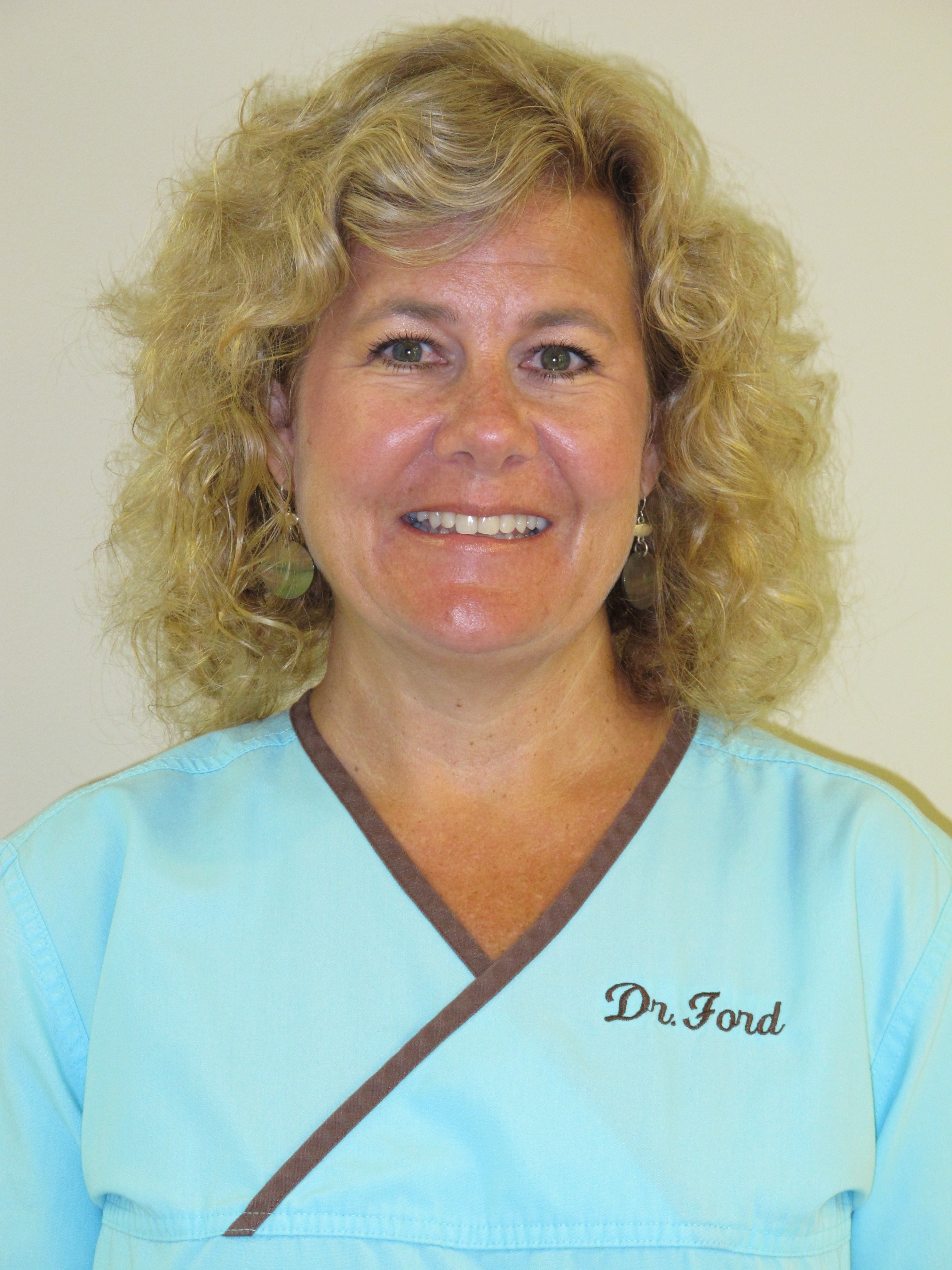 Dr. Kelly Ford offers gum disease treatment using laser gum surgery.
